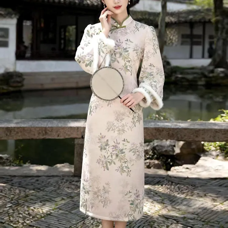 俏娘鱼绿色保暖新中式改良倒大袖旗袍女2025冬新款气质优雅年轻款