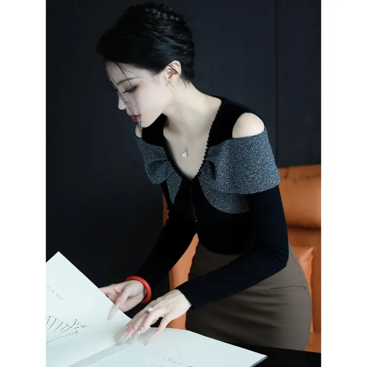 巨好看的设计感上衣轻熟小众不撞款高级感黑色烫钻拼接露肩T恤冬