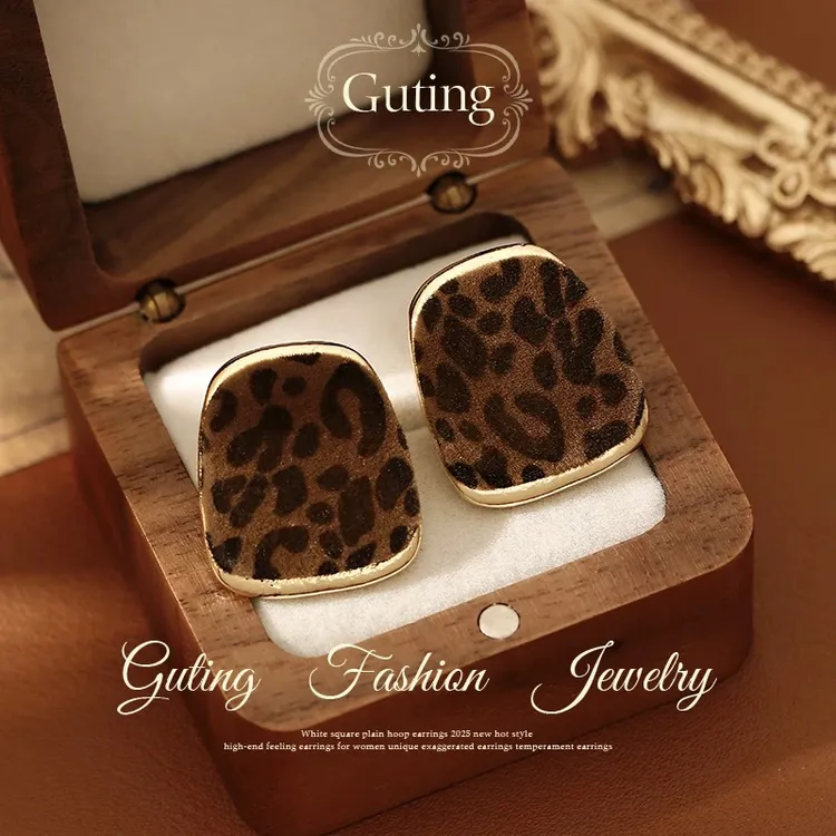 铜合金耳饰 咖色豹纹梯形耳钉女2025新款爆款高级感耳环 A186