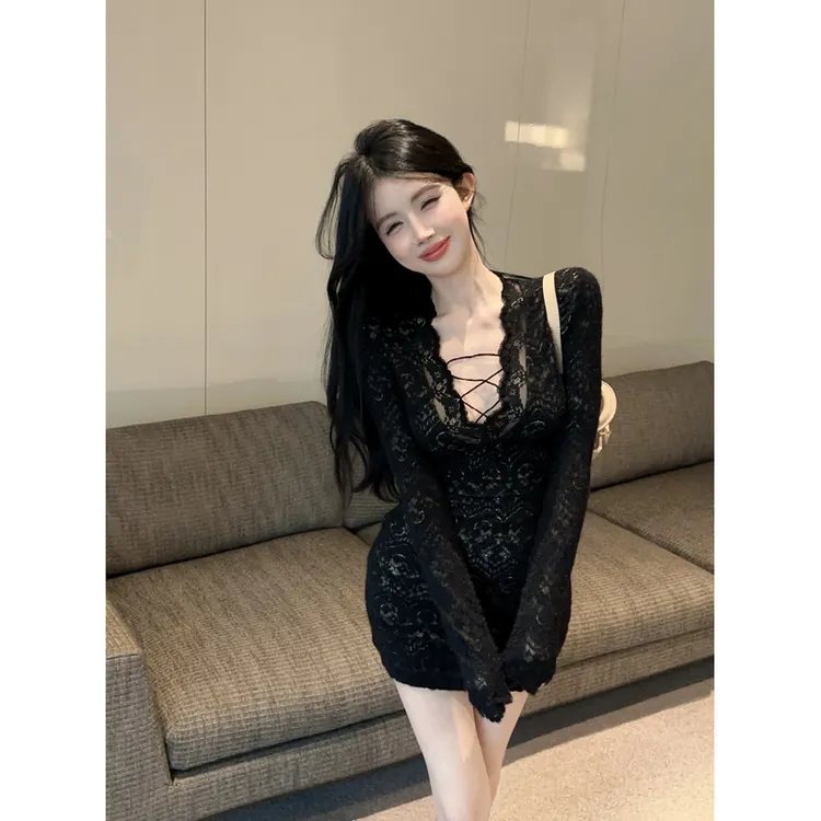 黑色性感纯欲蕾丝v领连衣裙女秋冬韩版气质弹力修身长袖包臀短裙