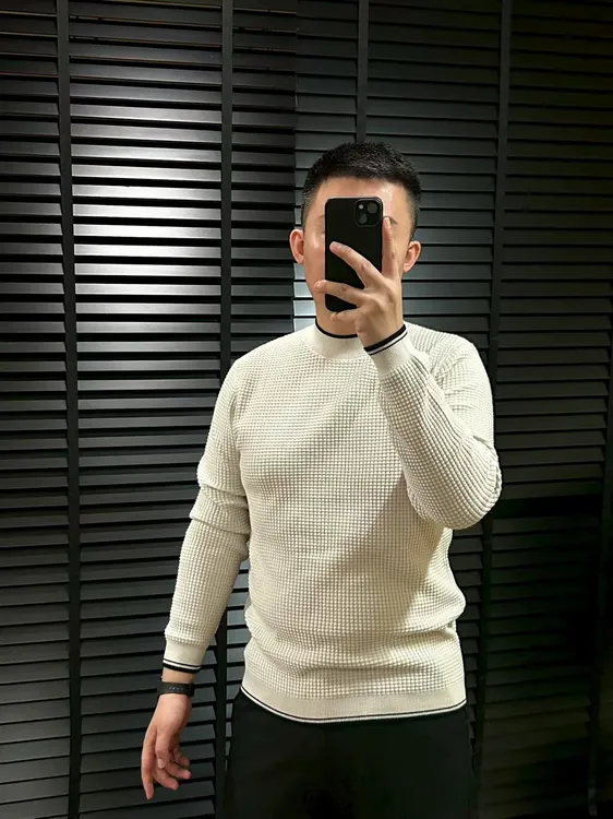 男士新款圆领针织衫简约百搭