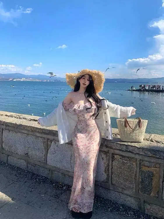 海边度假风茶歇裙木耳边露背碎花连衣裙女夏收腰显瘦长裙