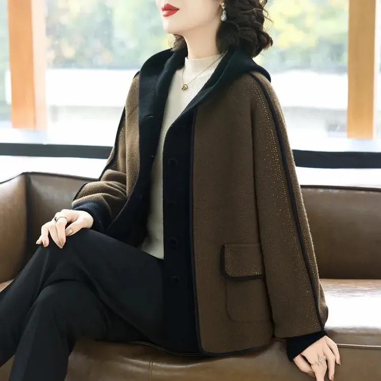 妈妈秋冬装2025新款中长款大码毛呢外套时尚毛衣开衫中老年女衣服