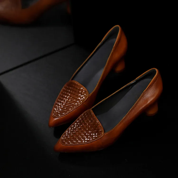 福利牛皮单鞋尖头编织复古擦色真皮女单鞋中跟粗跟春季新款