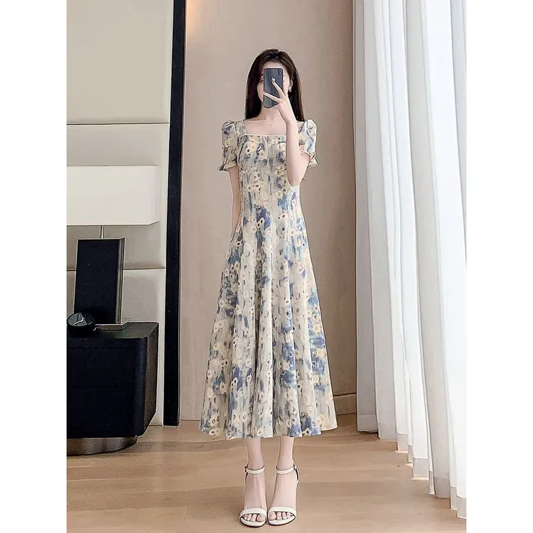 法式方领蓝色雪纺碎花连衣裙女夏季2025新款高腰收腰显瘦大摆裙子