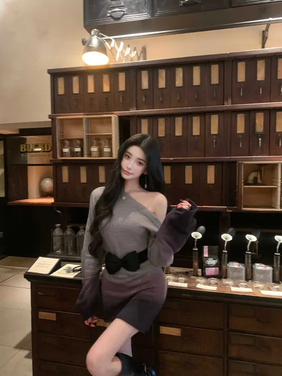 纯欲风渐变色斜肩毛衣连衣裙女2025新款秋季设计感包臀针织裙裙子