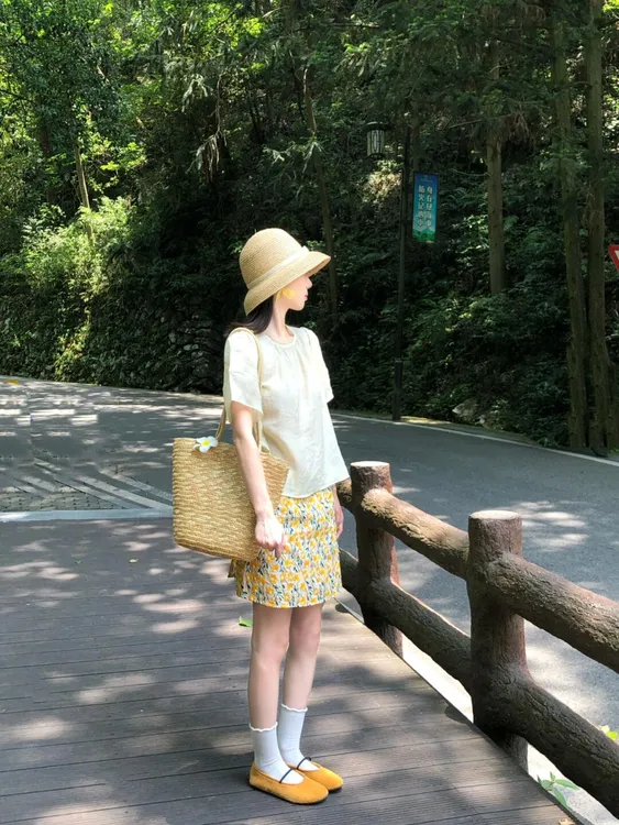 夏季新款温婉大方衣服韩系穿搭泡泡袖短袖薄款上衣碎花短裙套装