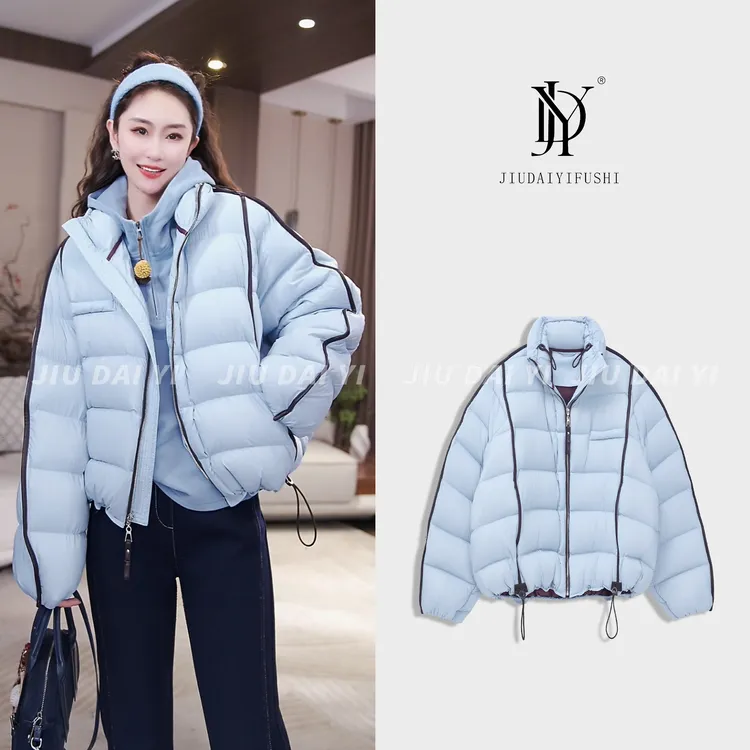 玖黛衣【格调】冬季新款拼接立领休闲风90白鸭绒羽绒服 WTJ47250