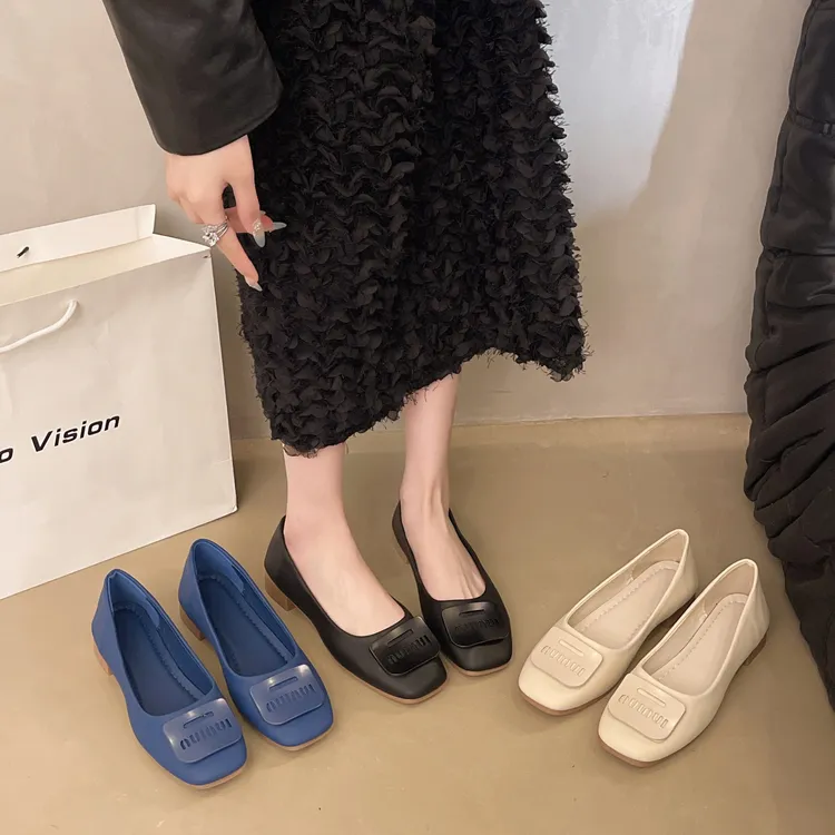 轻奢鞋子潮牌春季新款粗跟方头软皮妈妈鞋女2025年新款百搭温柔晚