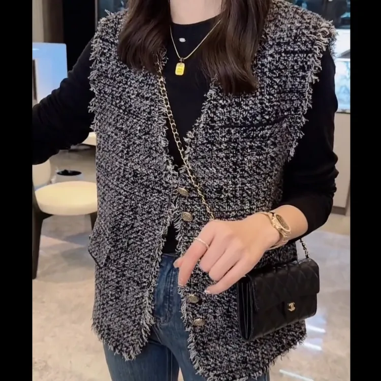 马甲女款2024新款爆款短款小香风V领名媛设计感马夹外套坎肩上衣