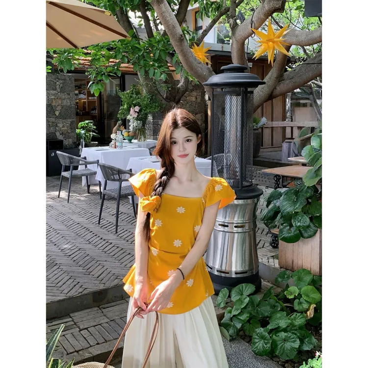 2025夏季复古度假风刺绣小飞飞袖收腰小衫黄色显瘦百搭别致衬衫女