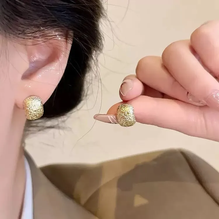 合金耳饰 法式复古金色耳环不规则几何磨砂扭曲耳钉小众设计高级