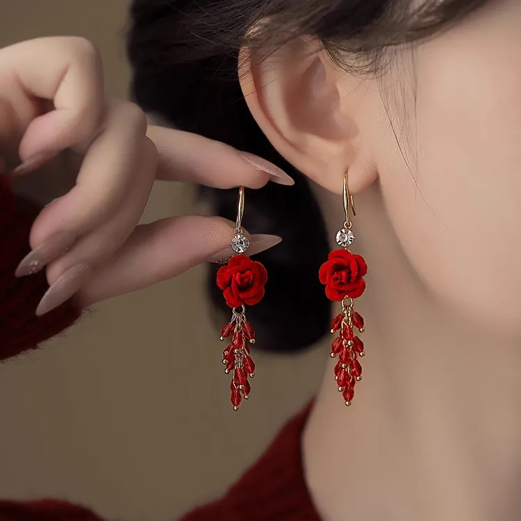 铜合金耳饰 红色植绒花朵锆石流苏耳环女秋冬耳钉超仙精致耳坠潮
