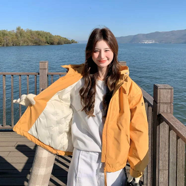 落叶黄短款冲锋衣羽绒服女冬季洋气休闲小个子加厚工装白鸭绒外套