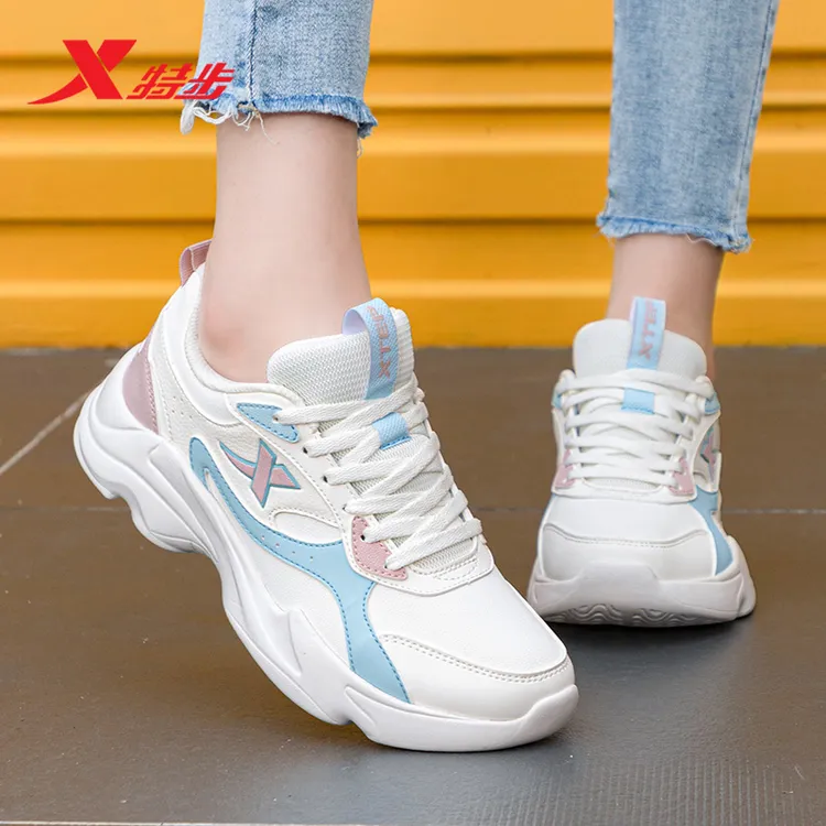 特步女鞋运动鞋女款2025新款秋冬户外休闲鞋百搭旅游鞋加绒跑步鞋