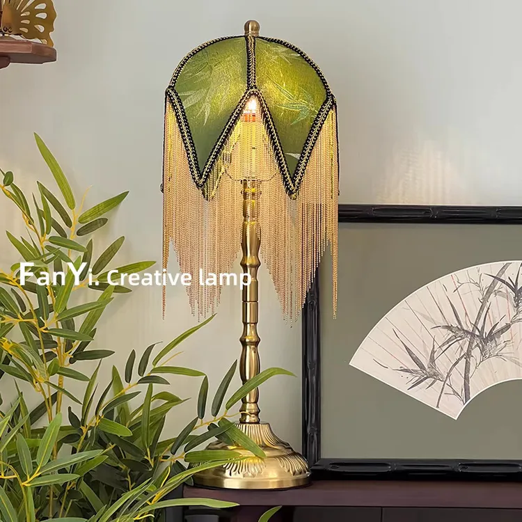 卧室床头装饰温馨台灯轻奢感文艺仿古灯复古流苏美式浪漫氛围