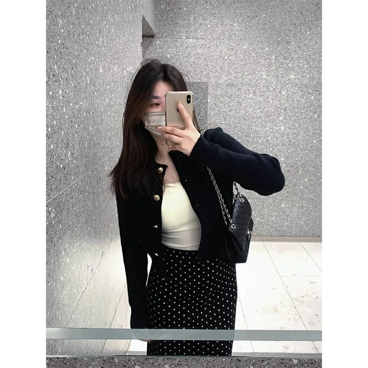 高级感小香风黑色圆领上衣女秋季新款气质设计感显瘦针织开衫外套