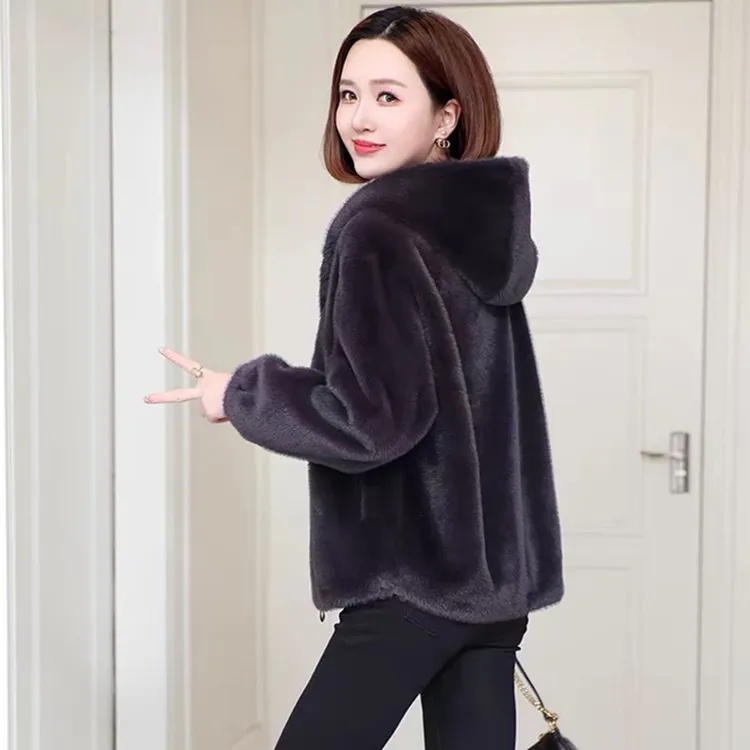连帽短款貂绒皮毛一体女士修身显瘦秋冬季时尚妈妈装新款皮草外套