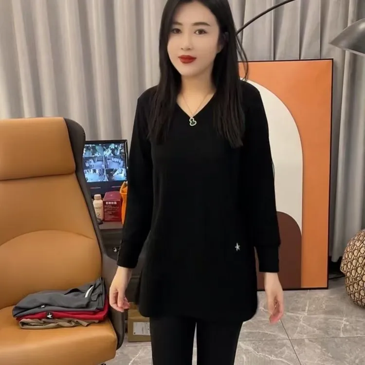 8009-早秋大码重工袖带扣加长盖臀V领衫