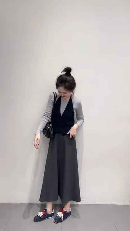 2025早秋新款韩系气质显瘦挂脖背心圆领显瘦针织两件套百搭阔腿裤