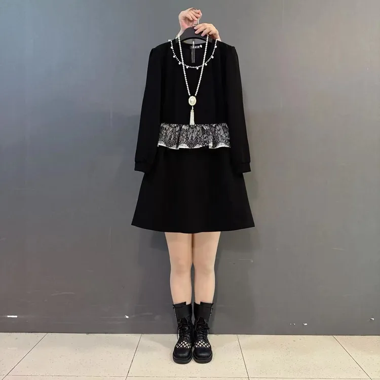大码圆领钉珠蕾丝拼接假两件小黑裙显瘦气质连衣裙