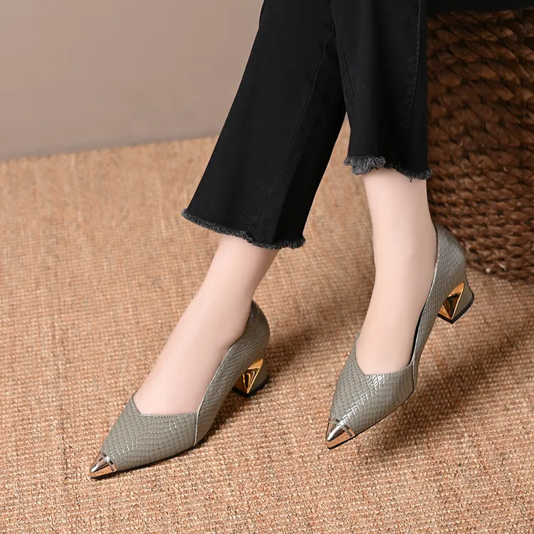 头层牛皮金属尖头浅口单鞋女春秋新款法式粗跟百搭舒适中跟小皮鞋