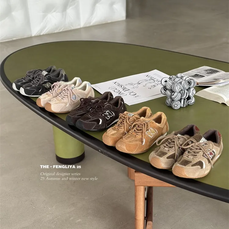 韩版学生慢跑休闲运动板鞋女2025冬季新款时尚洋气轻便德训鞋