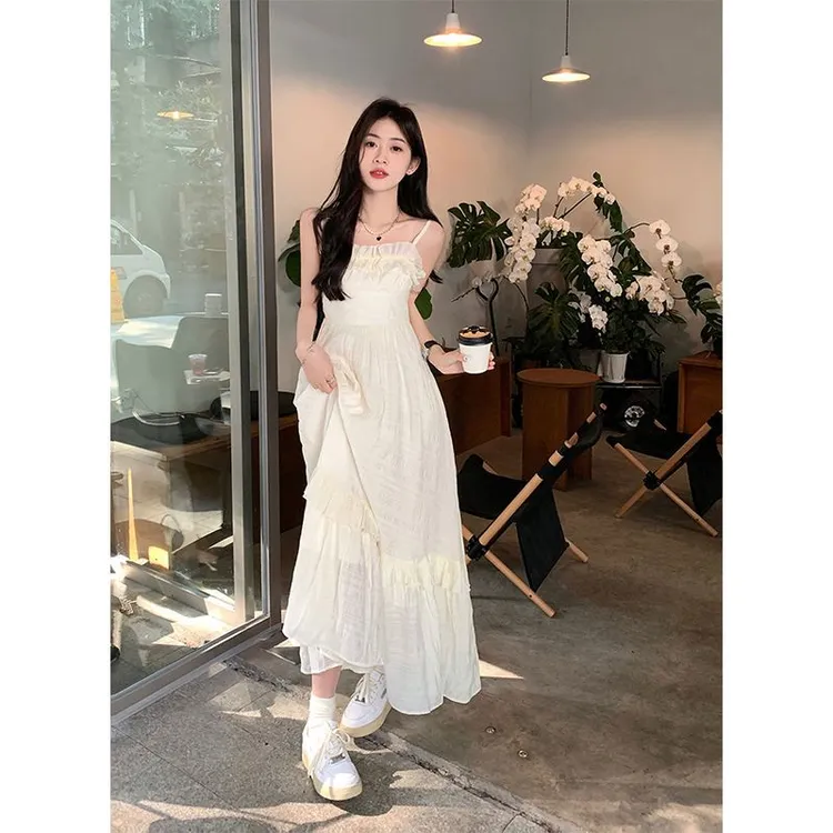 木耳边吊带连衣裙夏季新款甜美法式裙子收腰显瘦设计感超仙中长裙