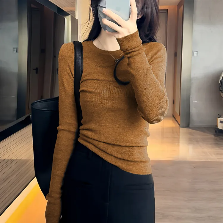 时尚软糯圆领长袖针织衫女2025秋冬新款内搭修身套头纯色上打底衣