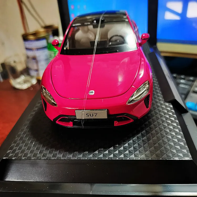 SU.7合金车模 Ultra 璀璨洋红 1:24合金车身六开门多功能收藏摆件