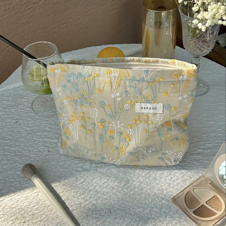 新款棉麻植物刺绣化妆包手拿便携式帆布收纳袋口红护肤品洗漱包