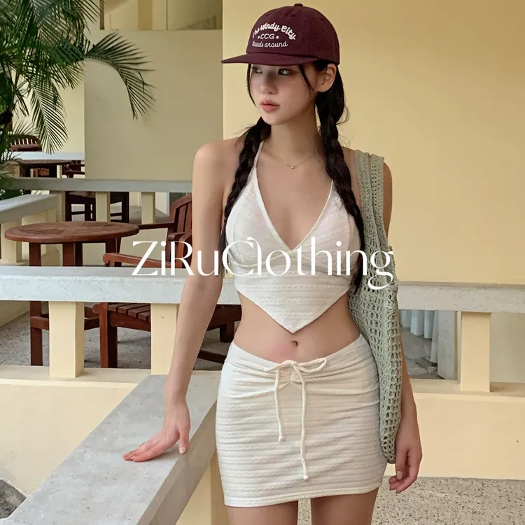 ZiRuins风简约复古高级感纯色深V性感三件套保守分体女式遮肉泳衣