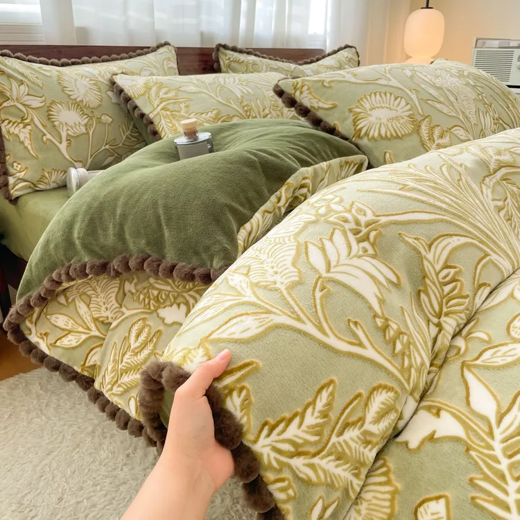 2026新款230克全消光雕花绒牛奶绒兔毛球四件套轻奢风立体