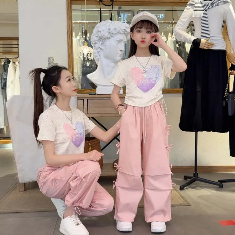 甜酷风女童套装2025夏季新款爱心短袖粉色蝴蝶结工装裤两件套