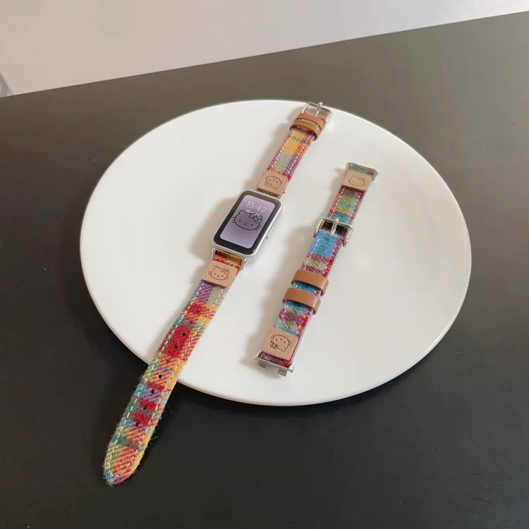 可爱KT猫适用华为手环10表带格纹华为手环98秋冬彩虹英伦风腕带