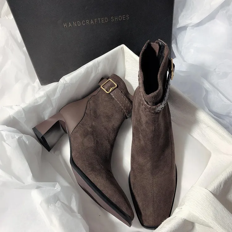 弥笛秋冬高级感复古风拼接粗跟时装靴显瘦舒适真皮方头高跟短靴