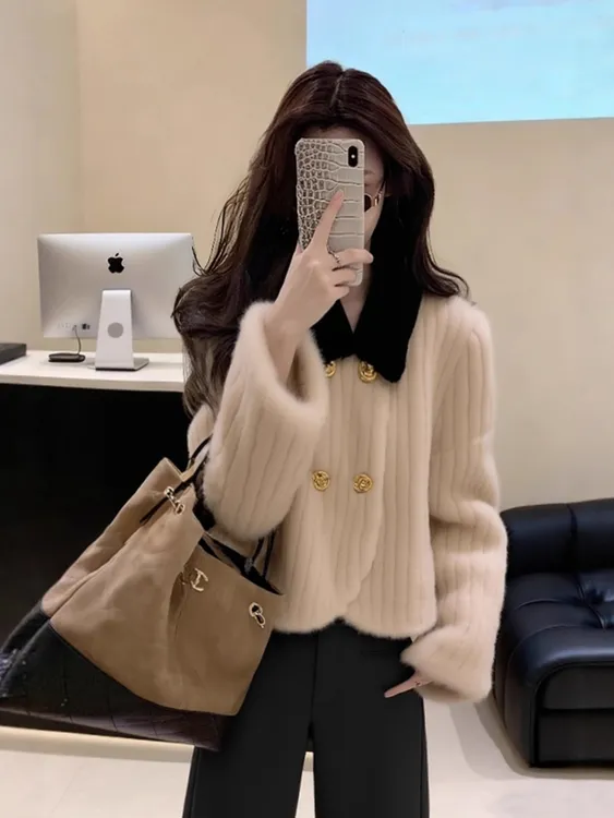 2025秋冬新款时尚高级感独特超好看气质名媛小香风杏色毛绒外套女