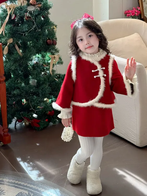 圣诞节女童套装2025冬装新款超好看女宝红色拜年服毛呢外套背心裙