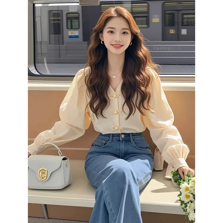 新中式杏色盘扣长袖衬衫温柔气质高级感法式日常通勤泡泡袖上衣女