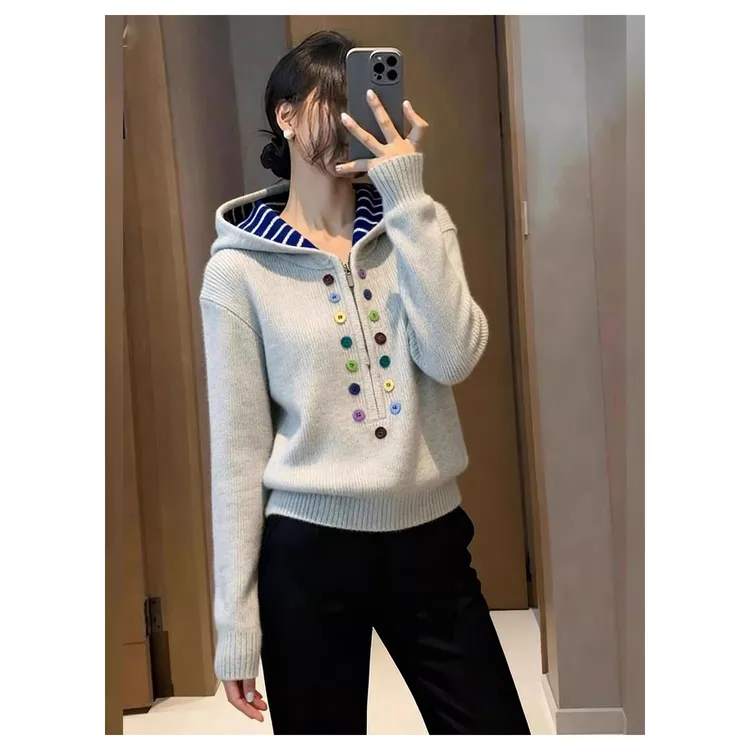 彩色纽扣灰色针织毛衣2025冬季女时尚长袖连帽小众设计感上衣拉链