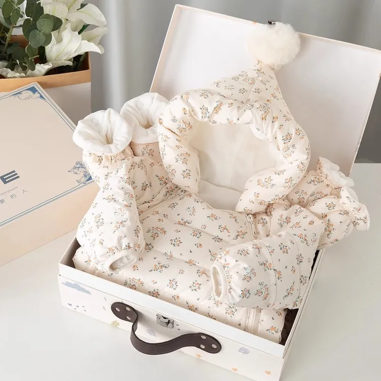 睿也婴儿连体羽绒服冬装新生婴儿衣服外出爬服公主女宝宝厚哈衣服