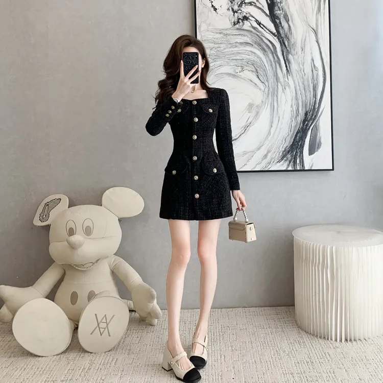 高级感小香风气质方领长袖连衣裙女春秋季新款设计感粗花呢小黑裙