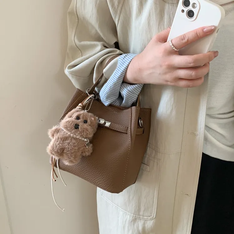 【女主水桶包】25新款韩系小众简约手提包女爆款女包百搭单肩斜挎包