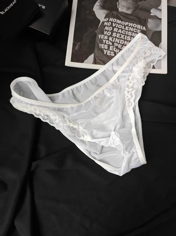 满怀期待~英伦风无痕男士侧花边超弹紧身感蕾丝三角裤男低腰裤头