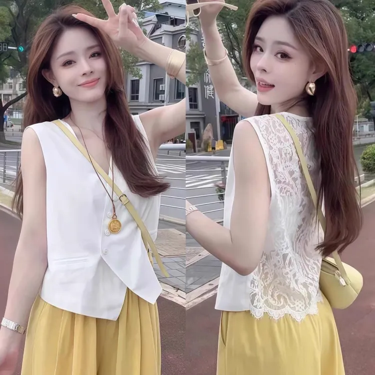 韩系时尚不规则斜扣无袖衬衫女夏季蕾丝拼接时尚减龄马甲背心上衣