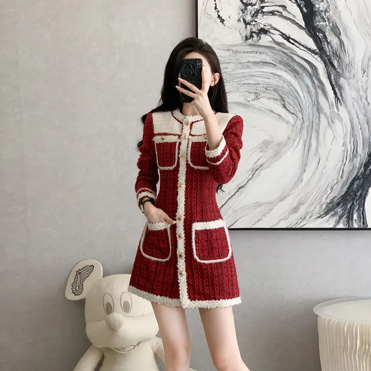 高级感小香风气质时尚连衣裙女秋冬季新年战袍收腰显瘦短裙小个子