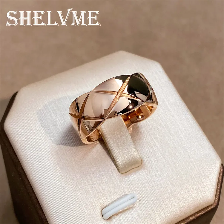 钛钢戒指 9mm宽菱格纹戒指经典百搭女式镜面小香风劈花纹戒指