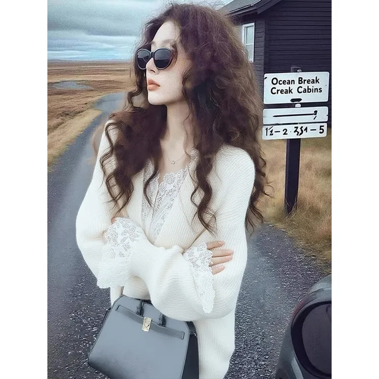别致设计感米色假两件蕾丝拼接V领针织衫女2025秋冬超火新款上衣