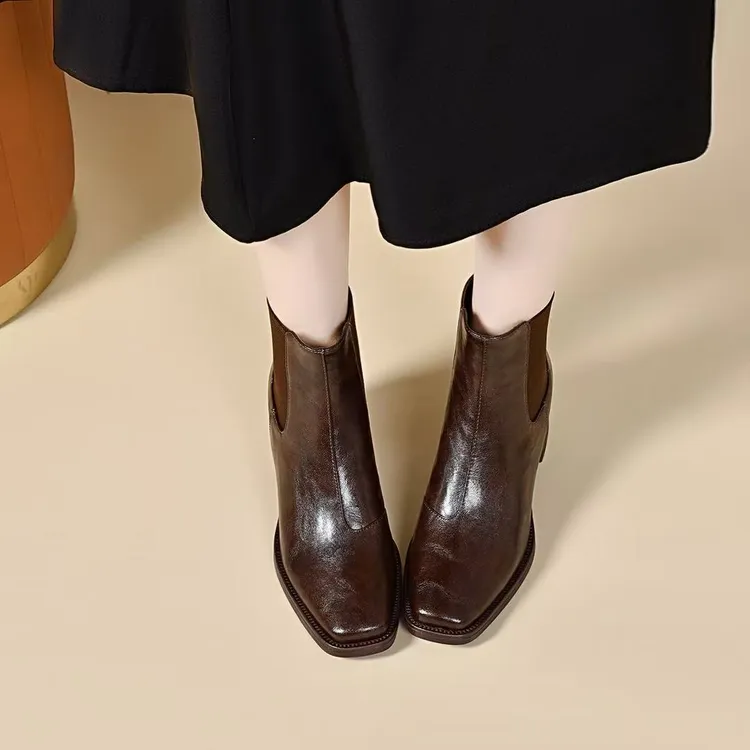 真皮气质方头粗跟短靴女2025年秋冬新款中跟复古百搭马丁靴女加绒