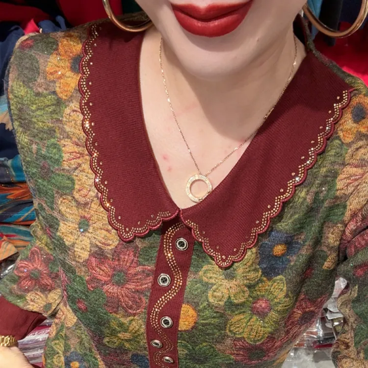 翻领减龄款式加绒小衫